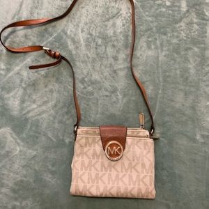 Michael Kors Crossbody with wallet